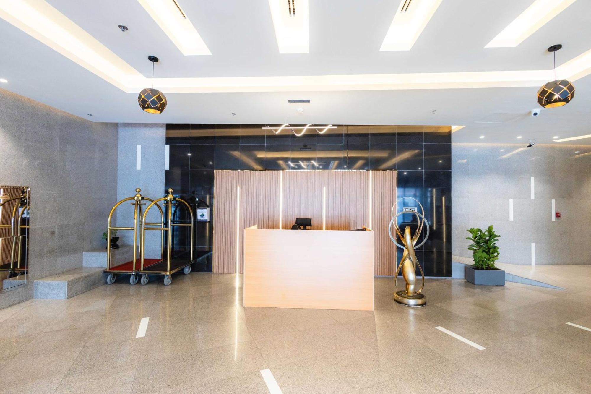 Burj Al Nujoom Luxurious Downtown Mall