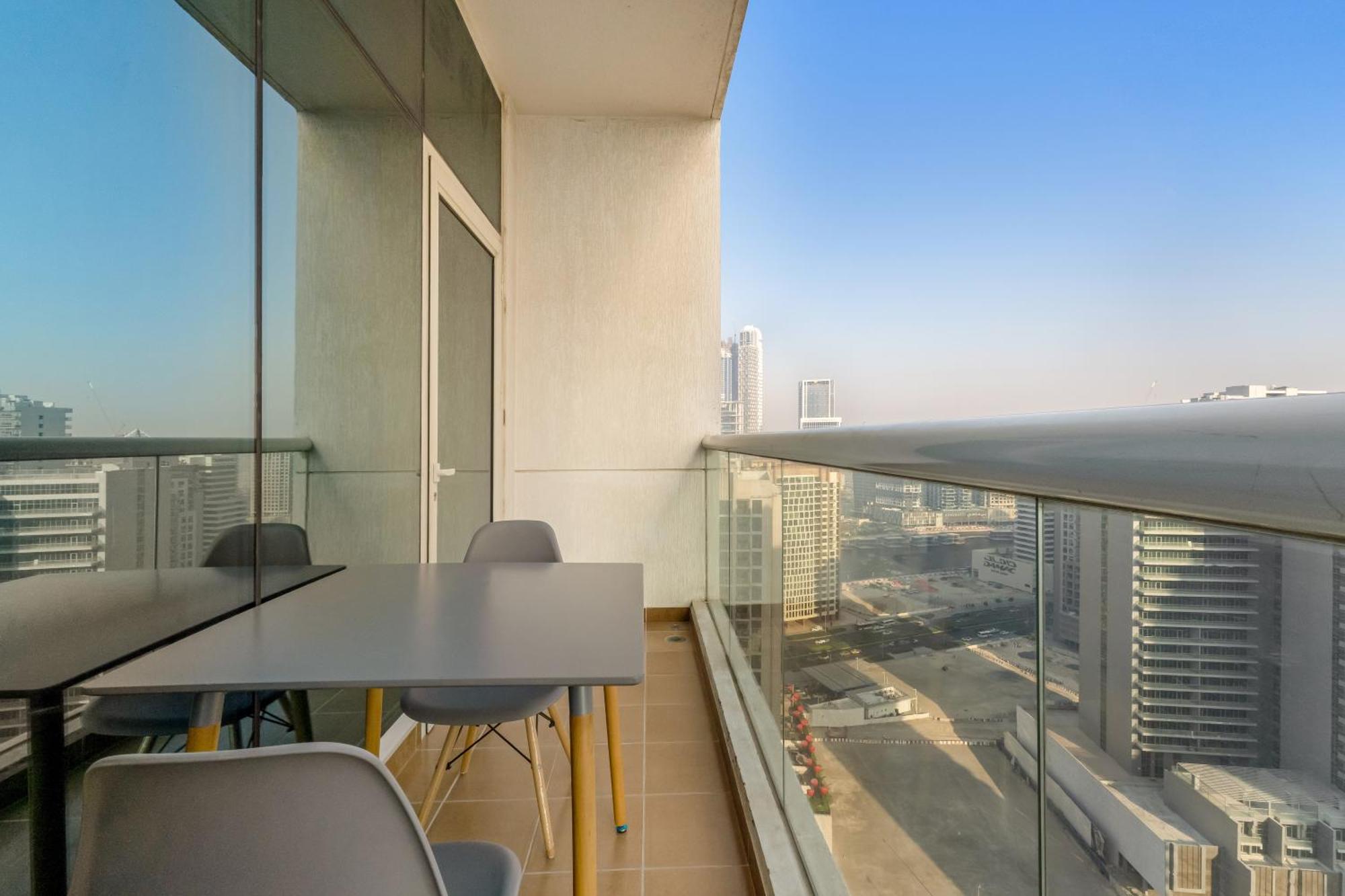 Apartment Burj Al Nujoom Luxurious Downtown Mall