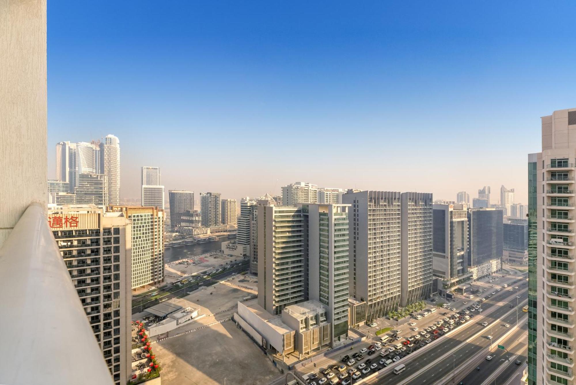 Burj Al Nujoom Luxurious Downtown Mall Dubai