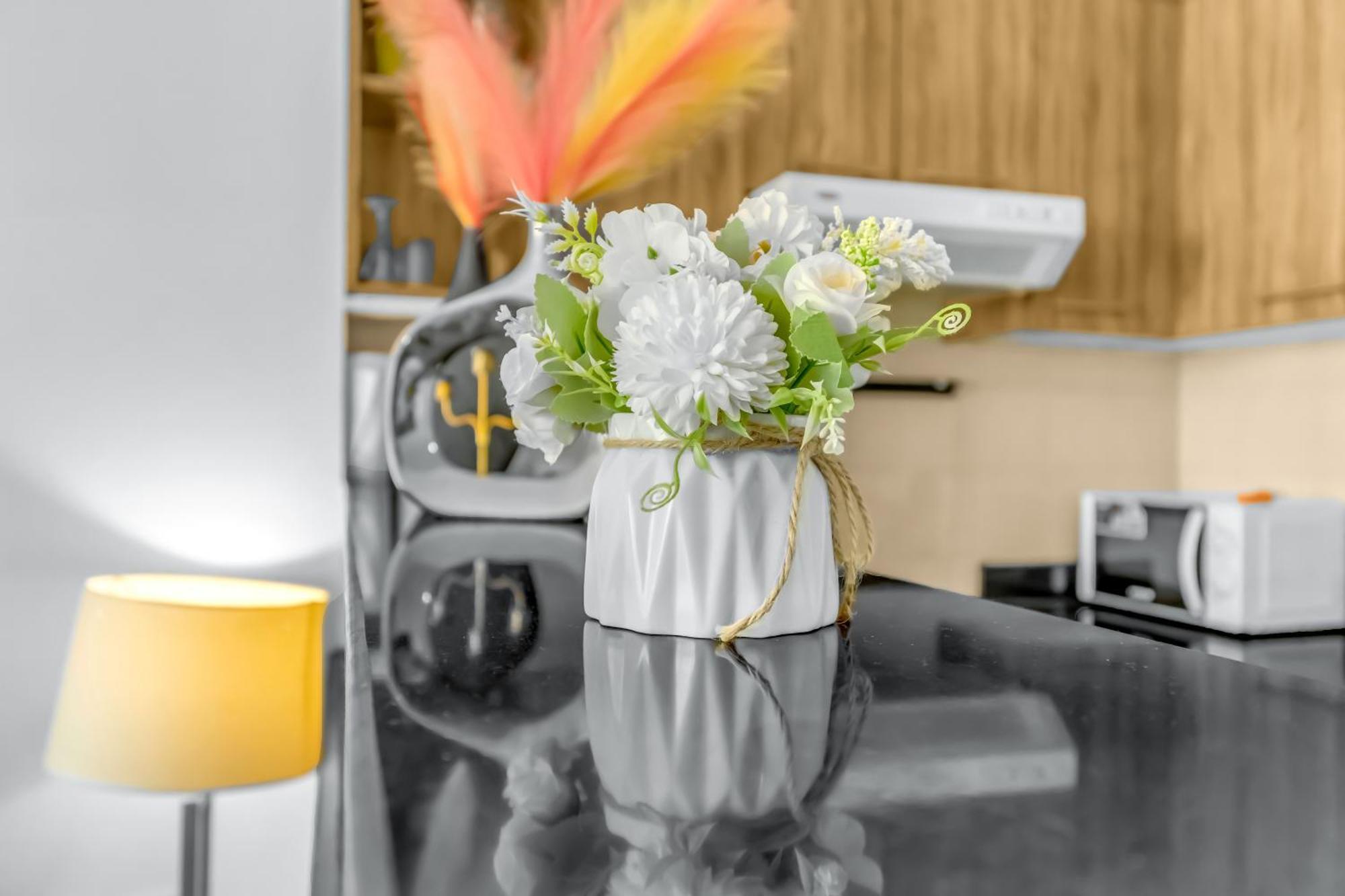 Burj Al Nujoom Luxurious Downtown Mall Apartment *