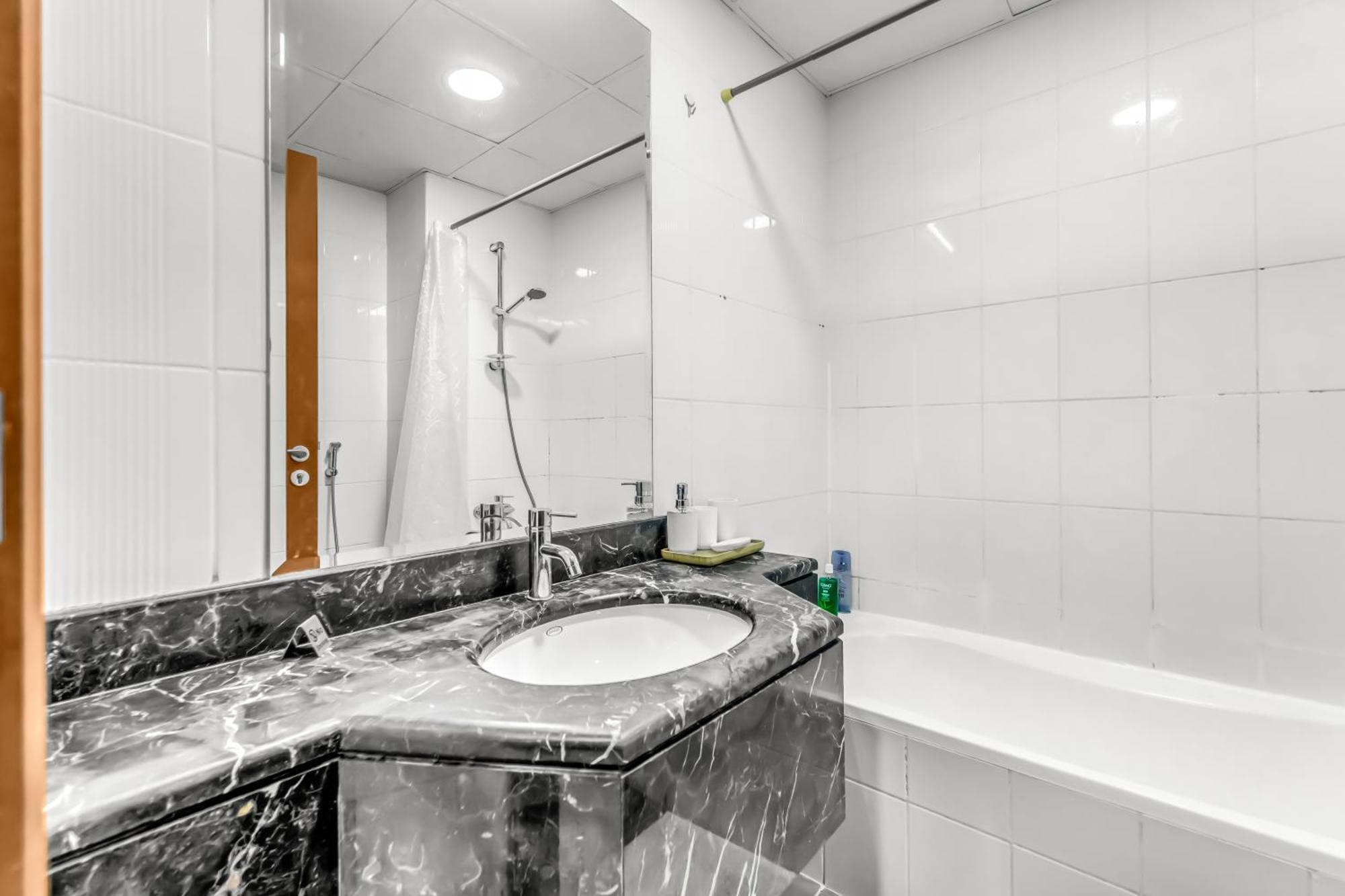 Burj Al Nujoom Luxurious Downtown Mall Apartment
