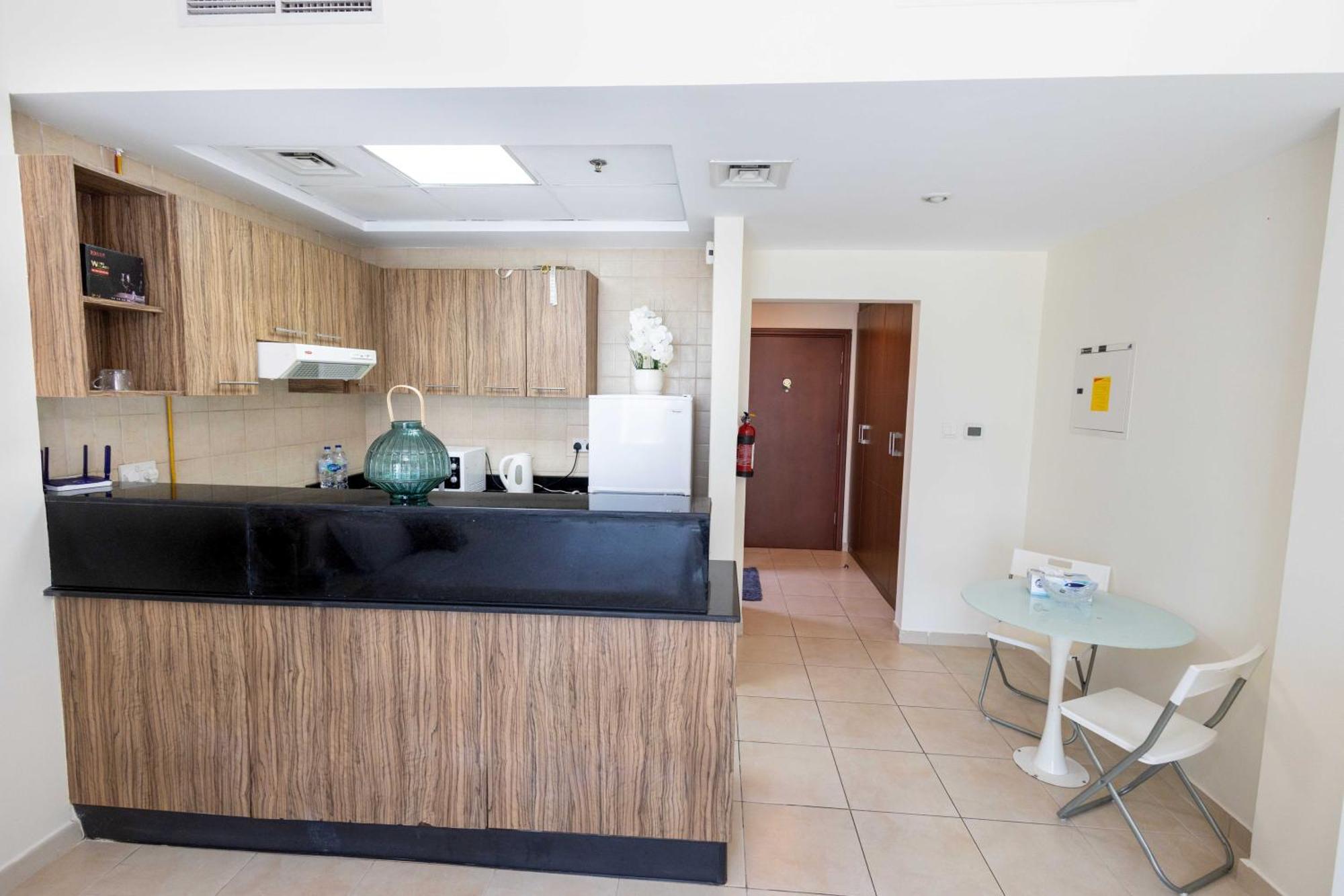 Burj Al Nujoom Luxurious Downtown Mall Apartment Dubai
