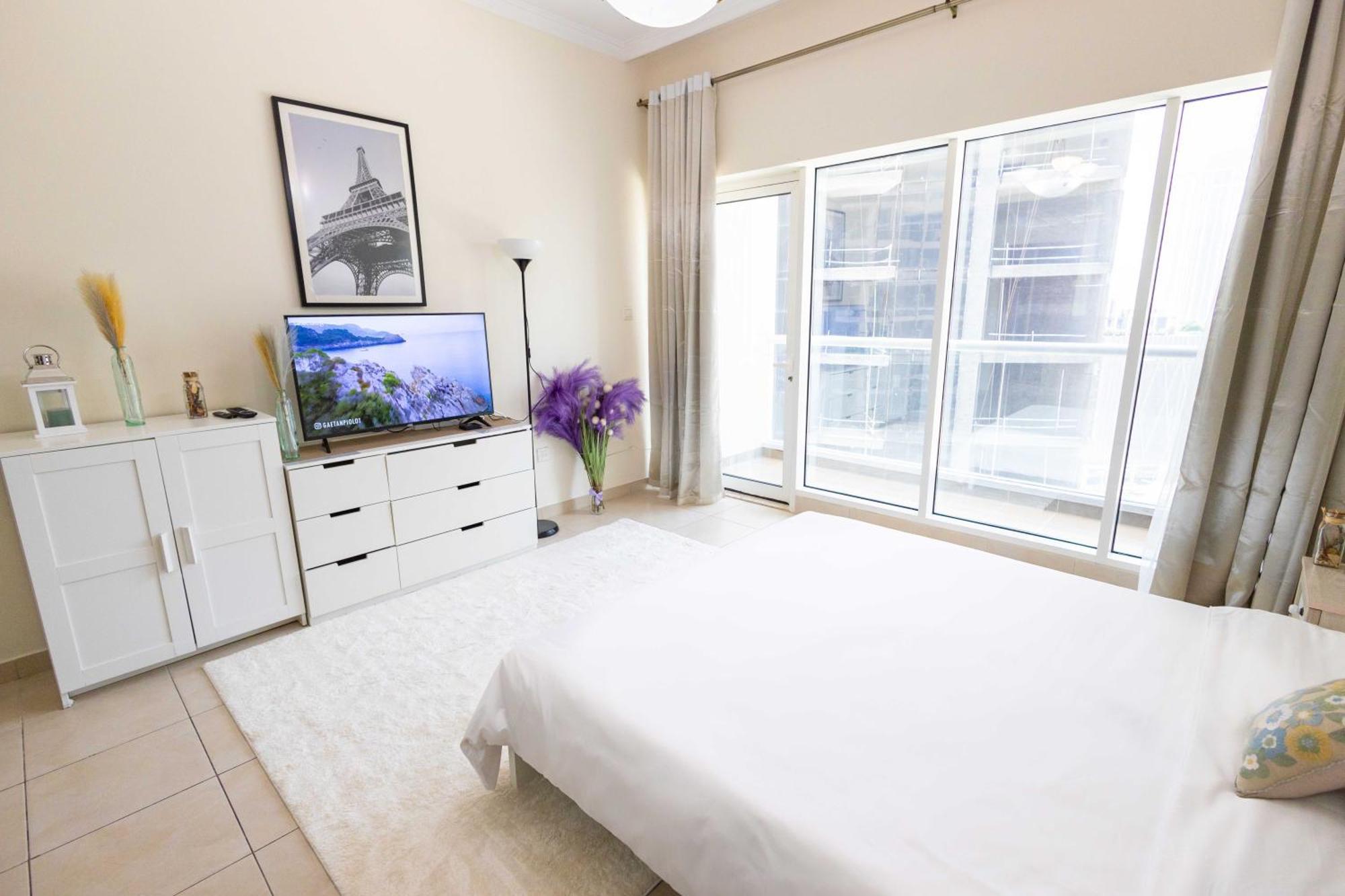Apartment Burj Al Nujoom Luxurious Downtown Mall