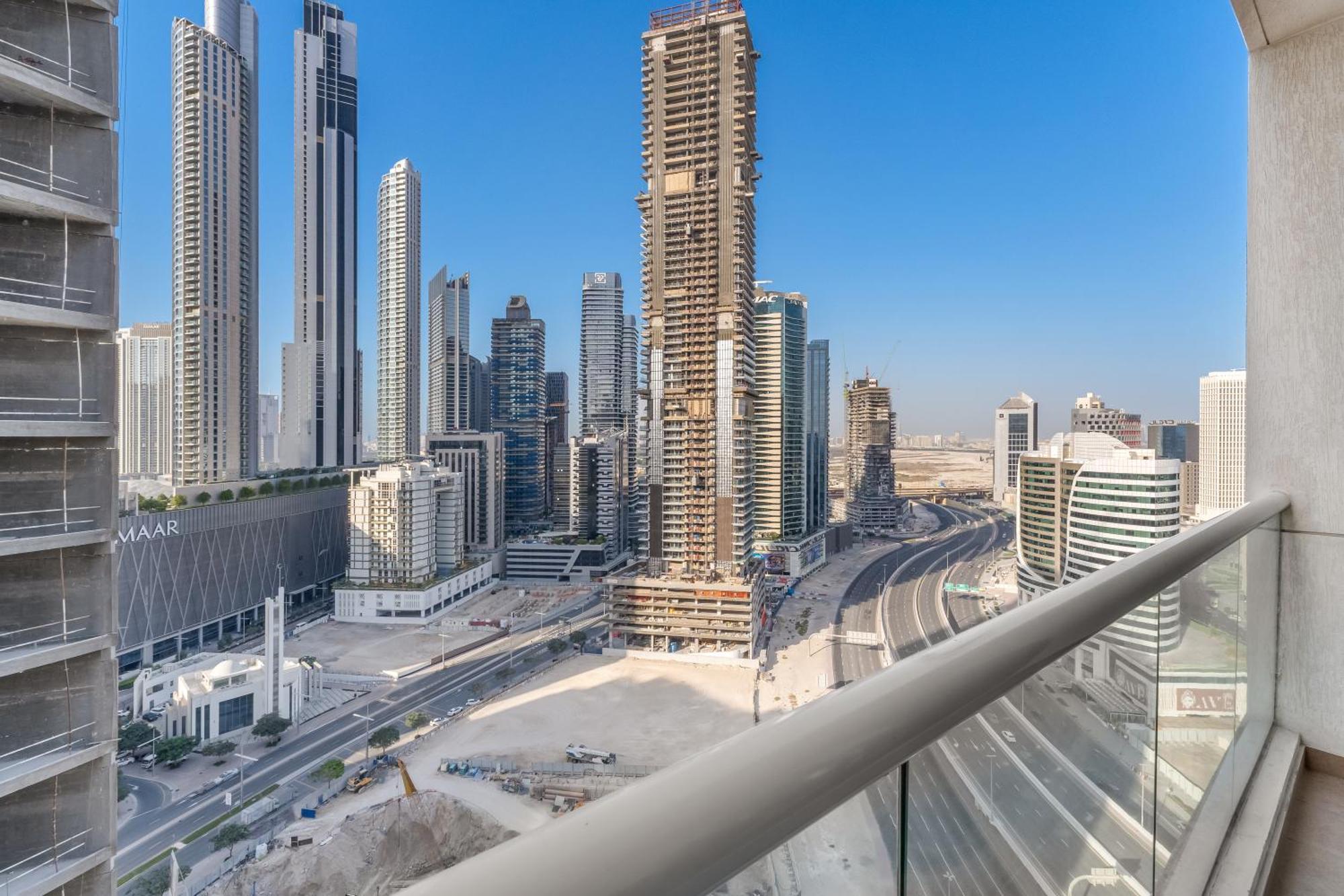 Burj Al Nujoom Luxurious Downtown Mall Apartment *
