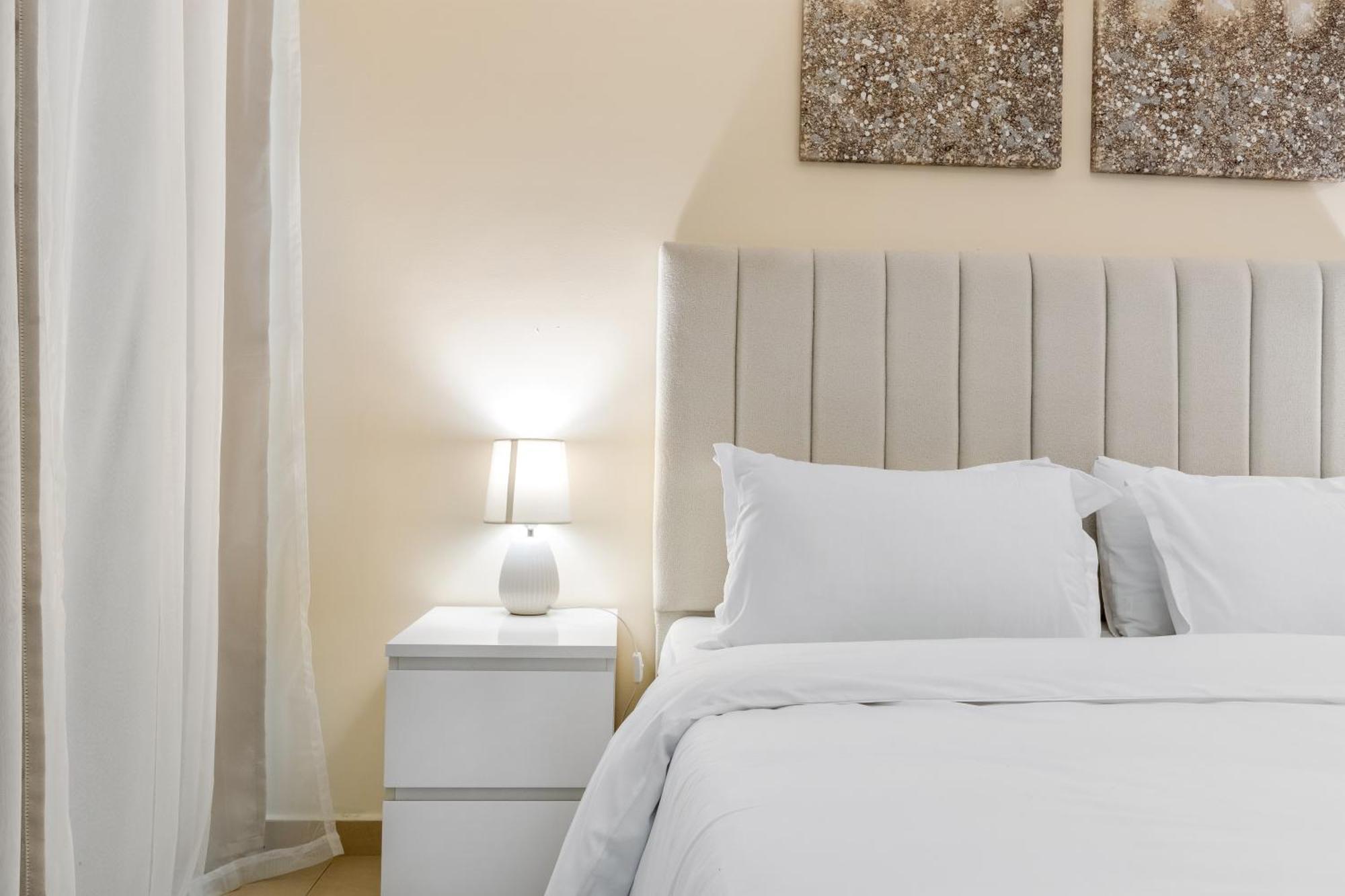 Apartment Burj Al Nujoom Luxurious Downtown Mall Dubai