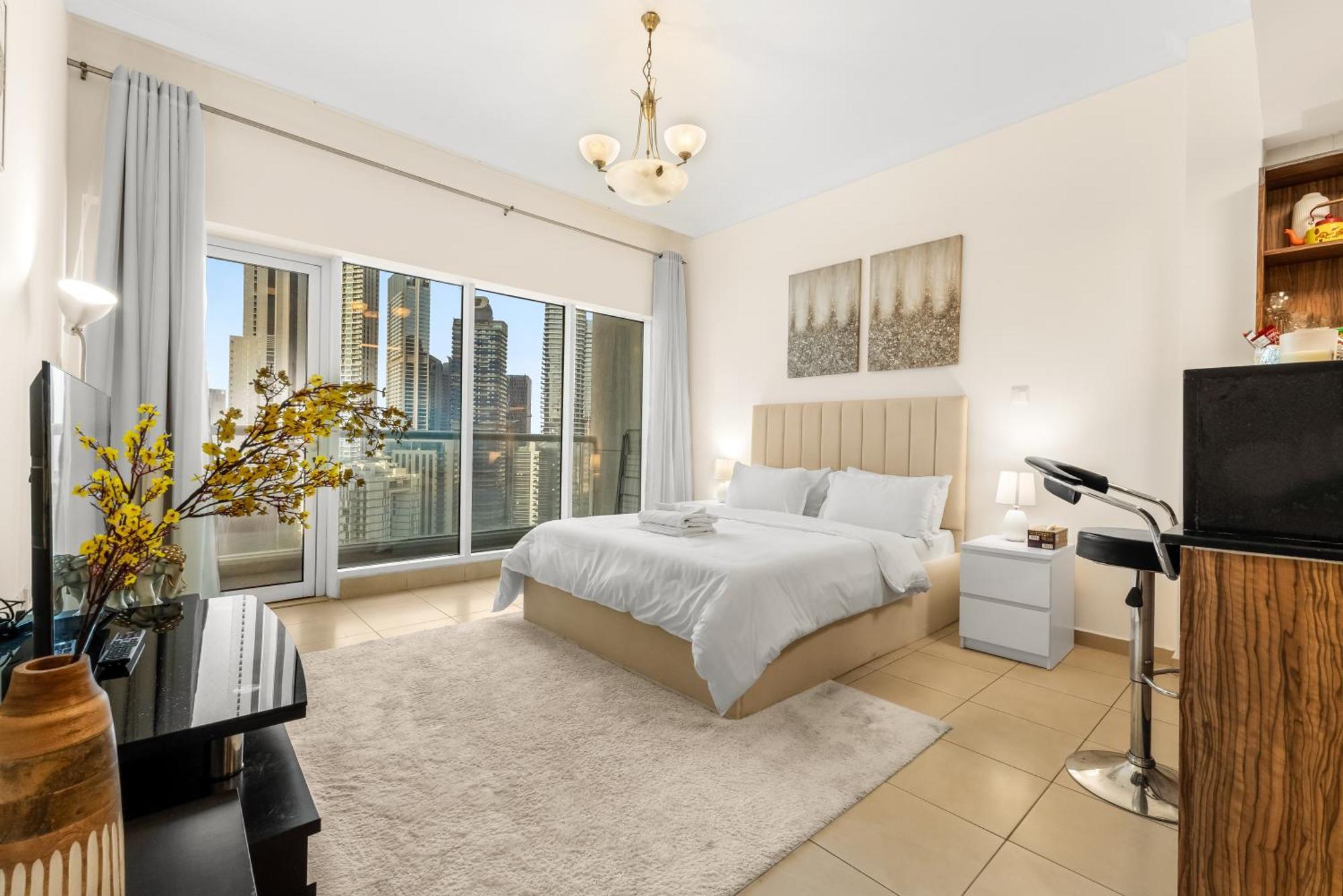 Burj Al Nujoom Luxurious Downtown Mall Apartment *