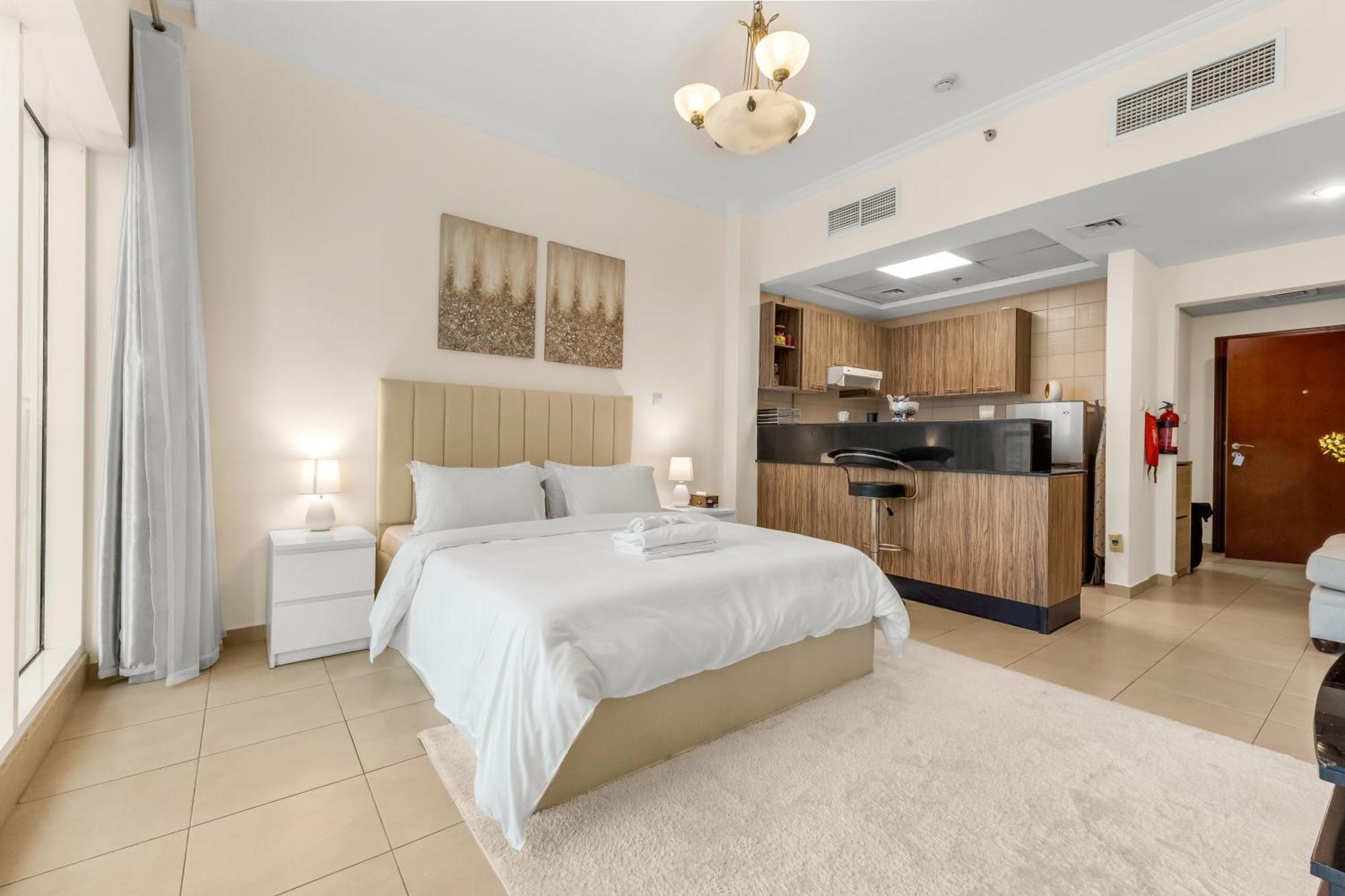Burj Al Nujoom Luxurious Downtown Mall * Dubai