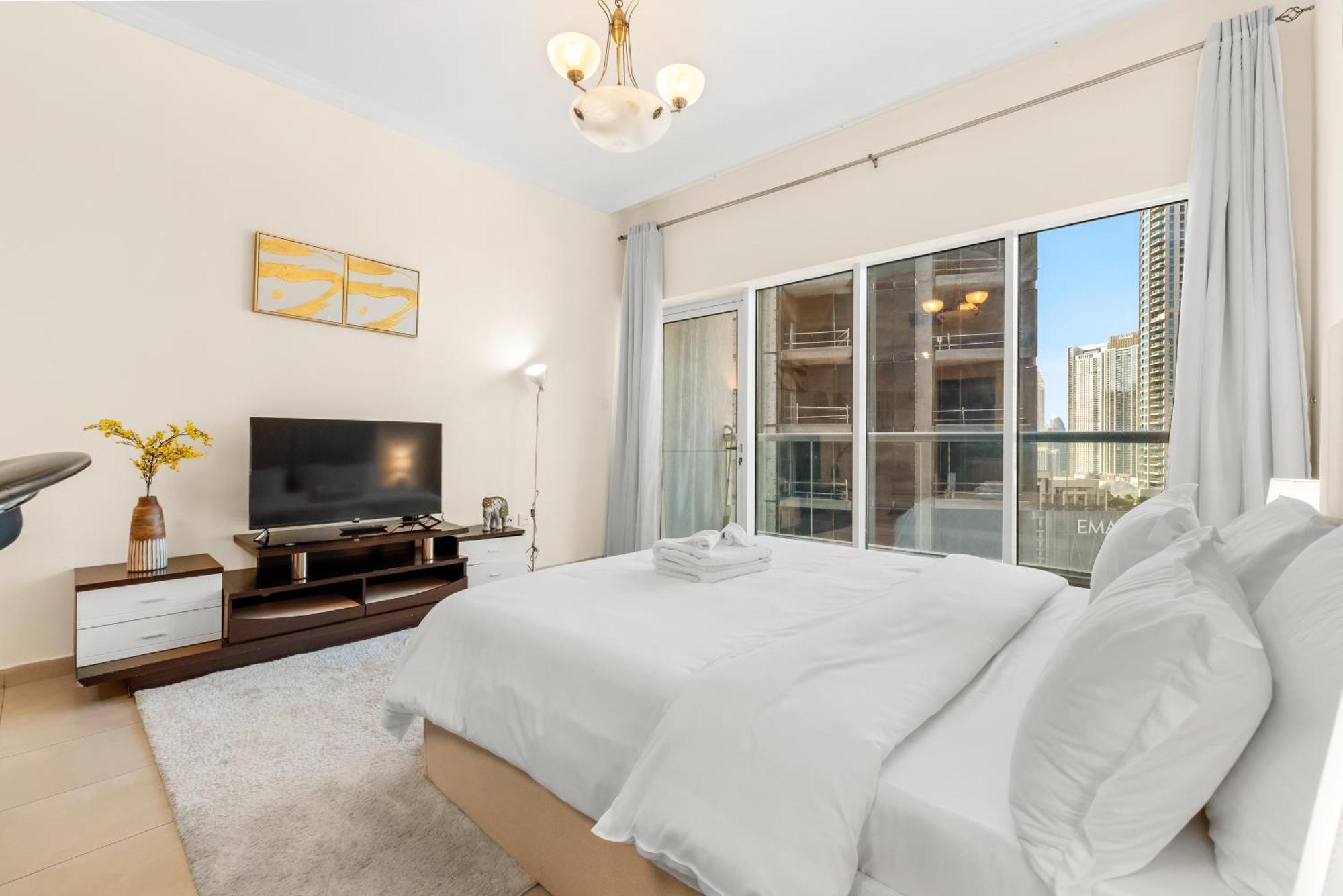Burj Al Nujoom Luxurious Downtown Mall Apartment