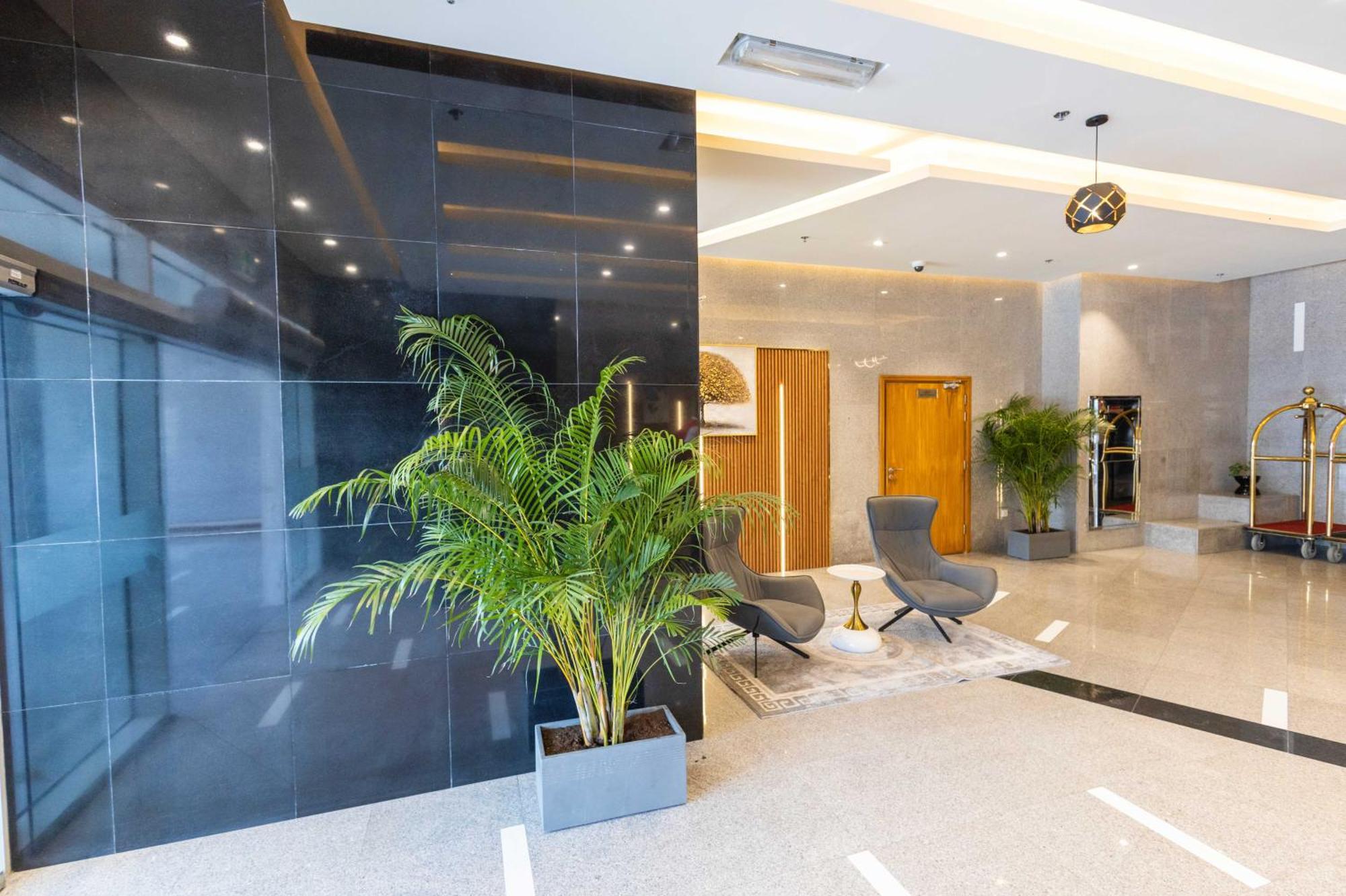 Burj Al Nujoom Luxurious Downtown Mall