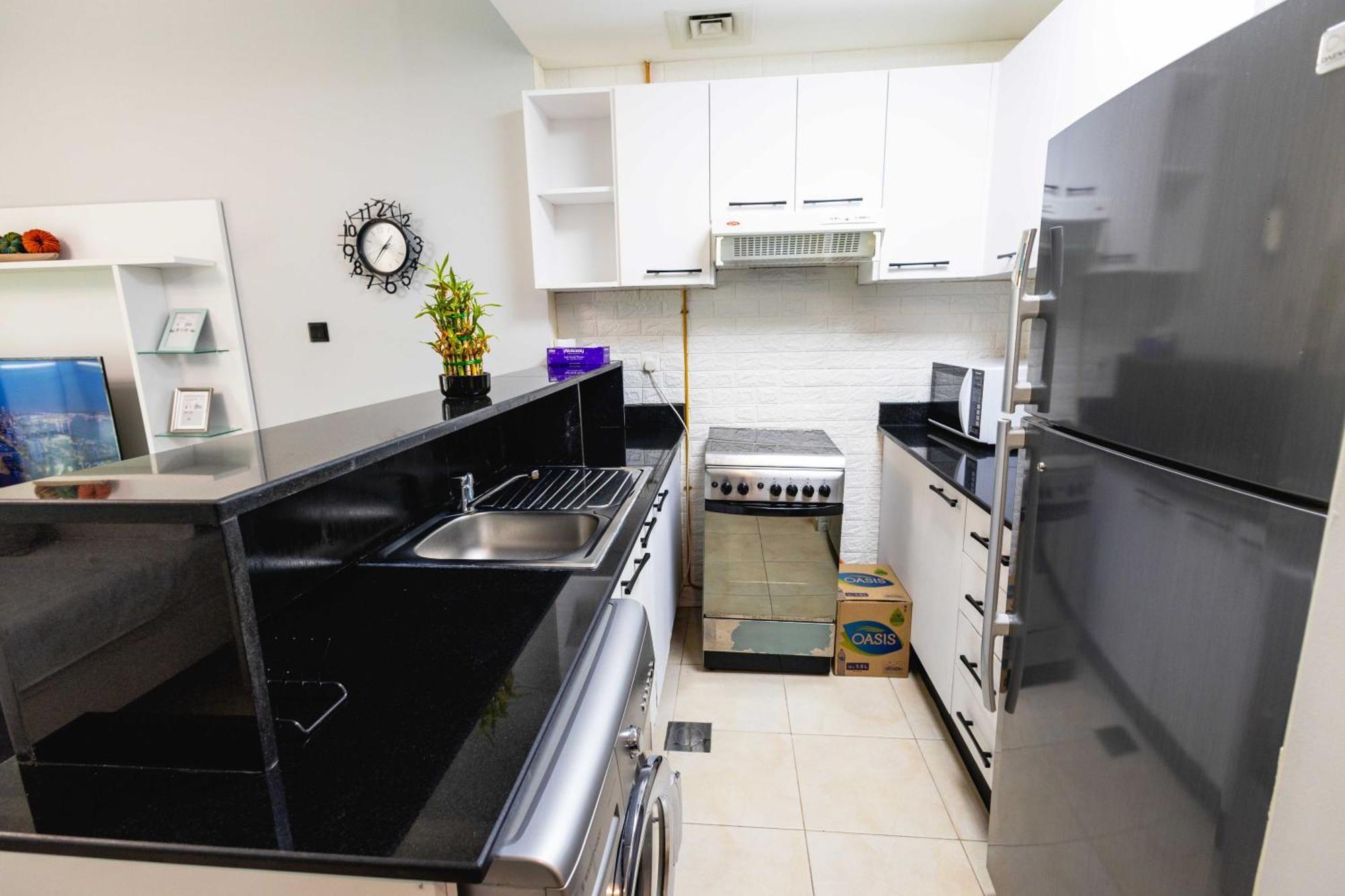 Burj Al Nujoom Luxurious Downtown Mall Apartment *