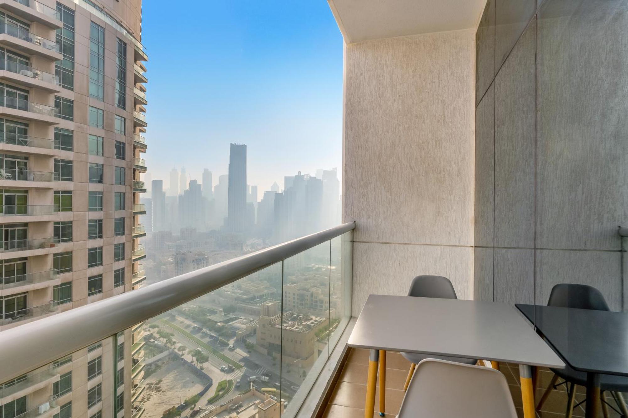 Burj Al Nujoom Luxurious Downtown Mall Apartment Dubai
