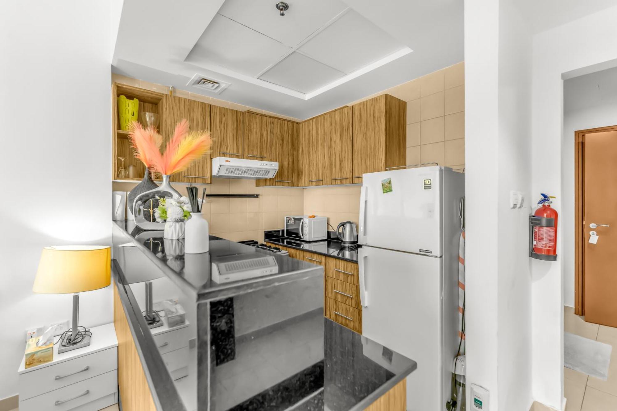 Burj Al Nujoom Luxurious Downtown Mall Apartment *