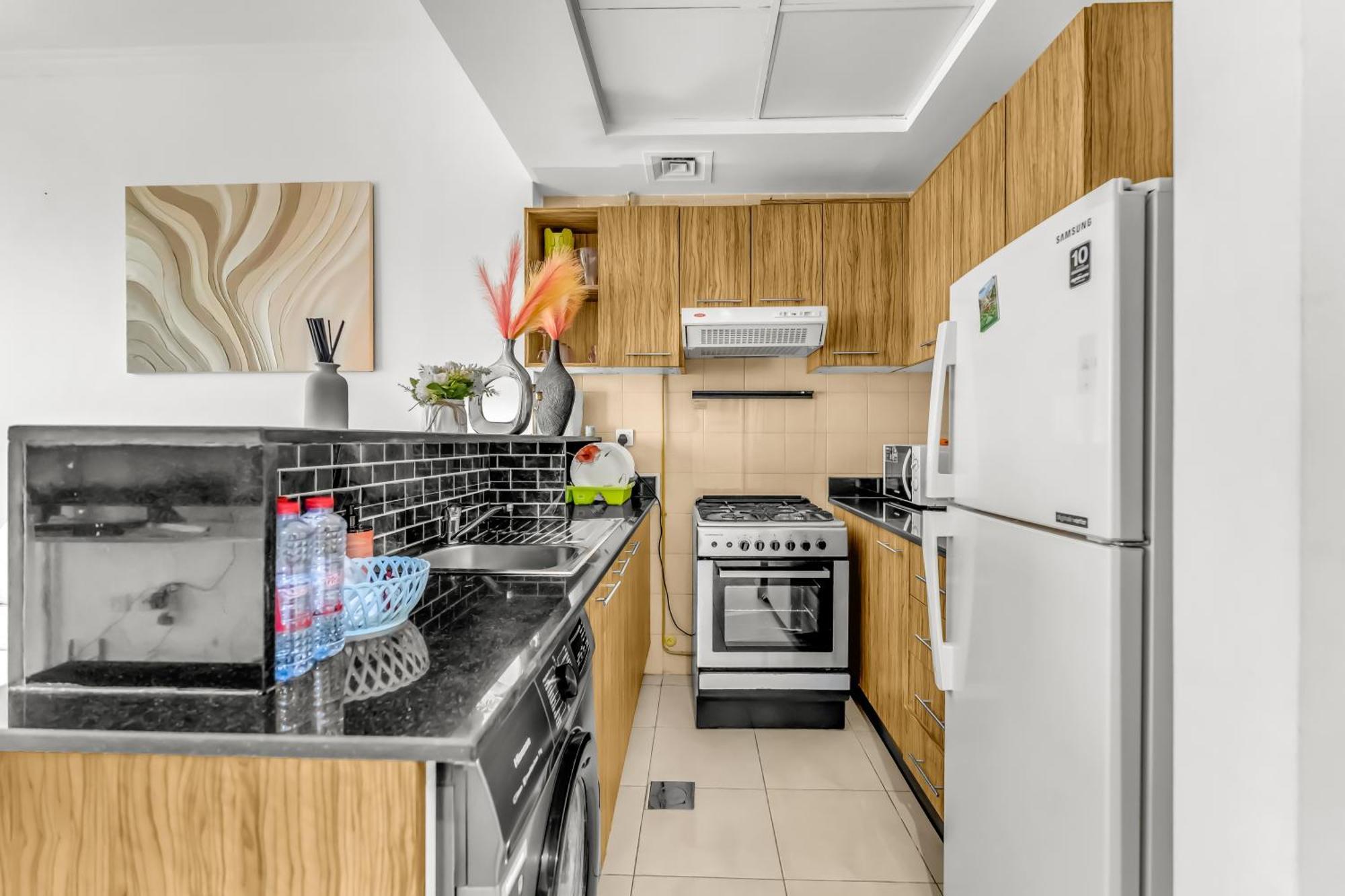 Burj Al Nujoom Luxurious Downtown Mall Apartment