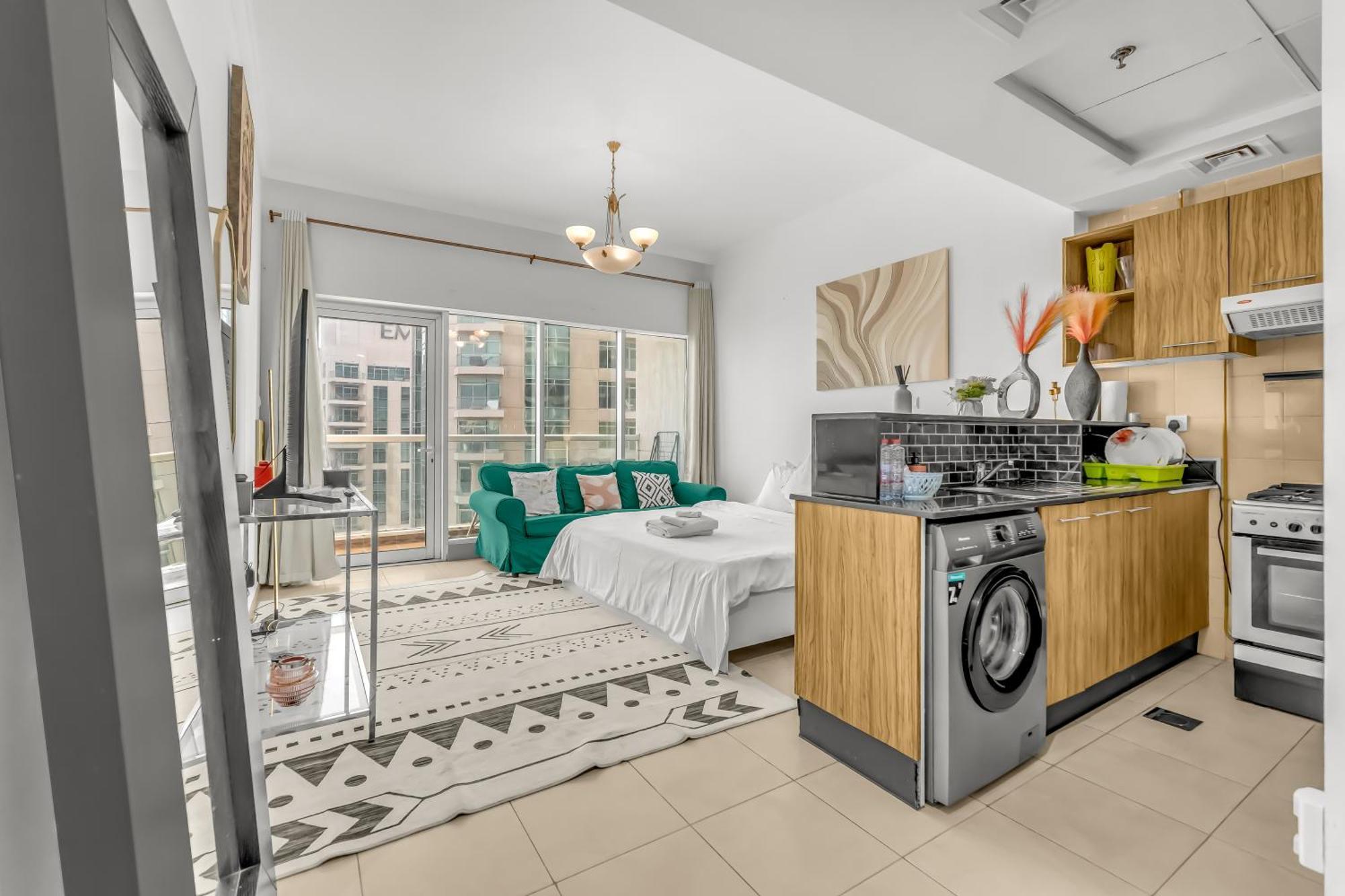 Burj Al Nujoom Luxurious Downtown Mall Apartment *